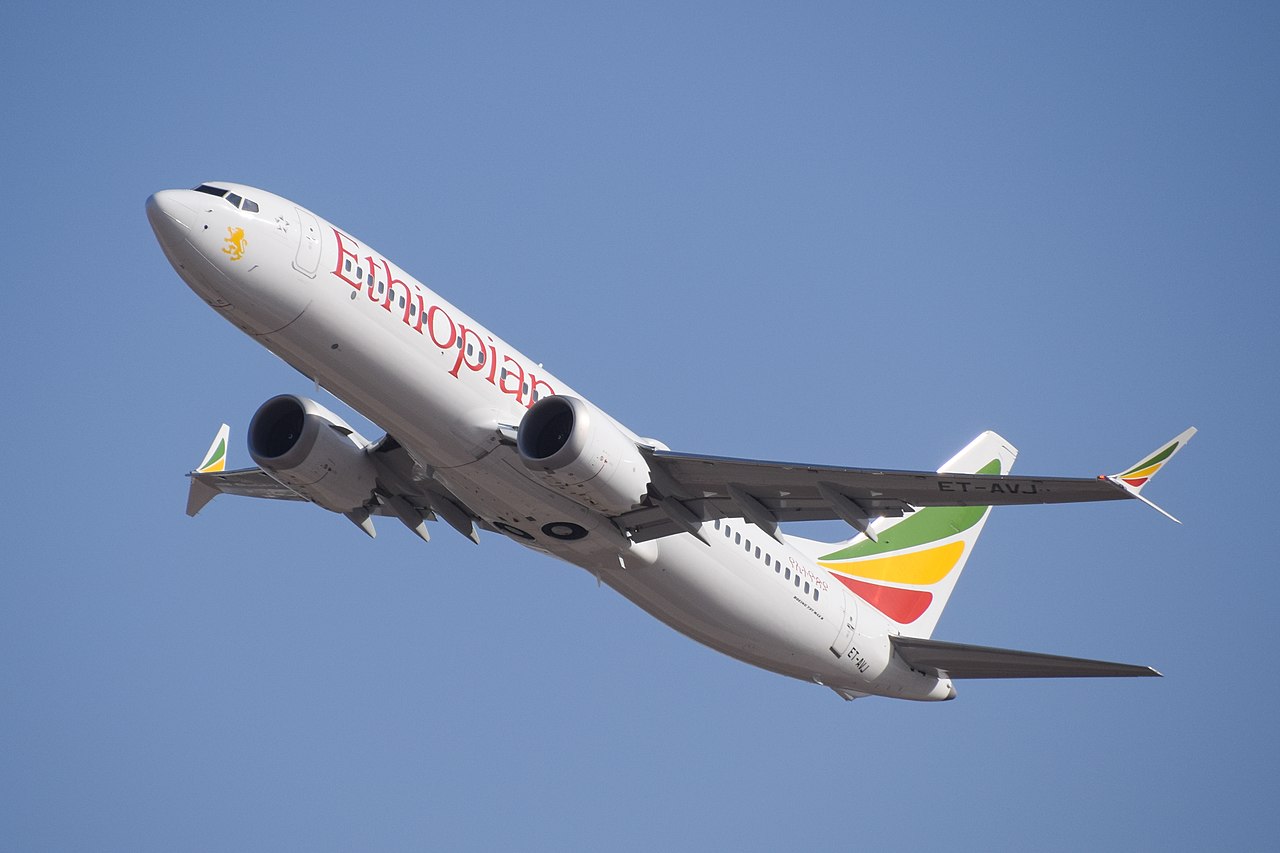 Ethiopian_Airlines_ET-AVJ_takeoff_from_TLV